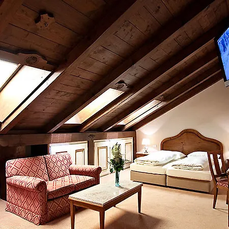 Atel Lasserhof Hotell 3*