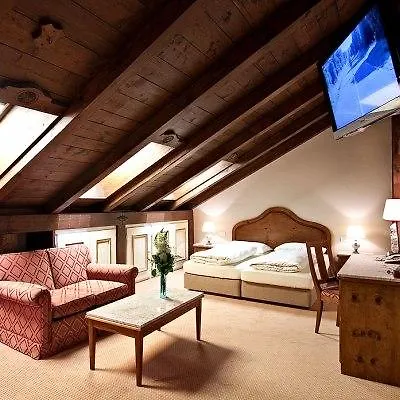 Atel Lasserhof Hotel 3*