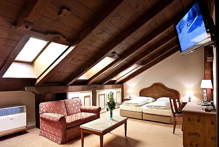 Atel Lasserhof Hotel 3*